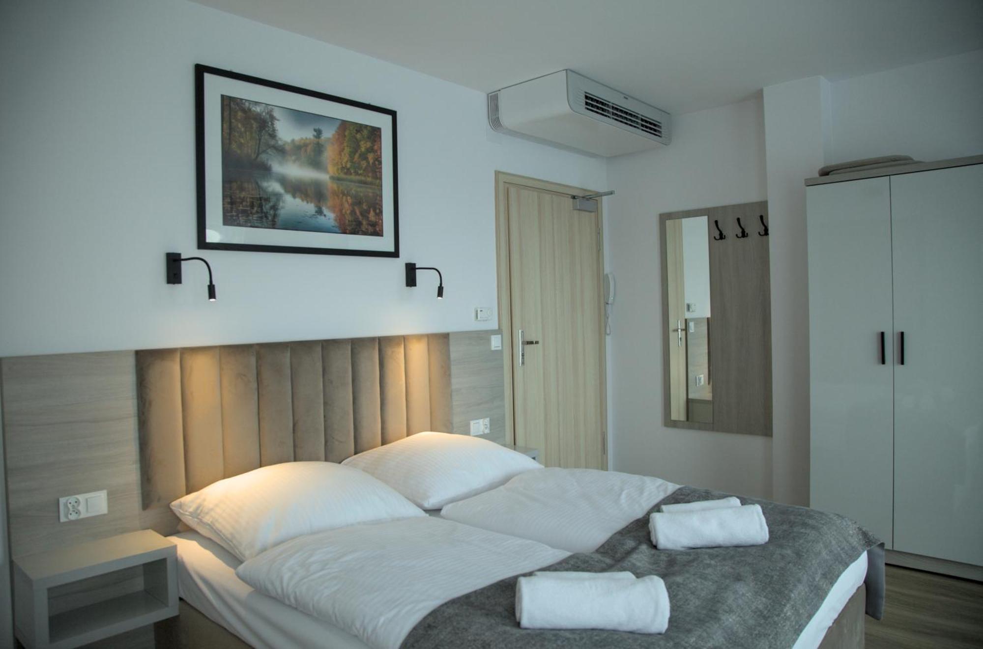 Hotel I Apartamenty Gorzelanny Dzwirzyno Ngoại thất bức ảnh