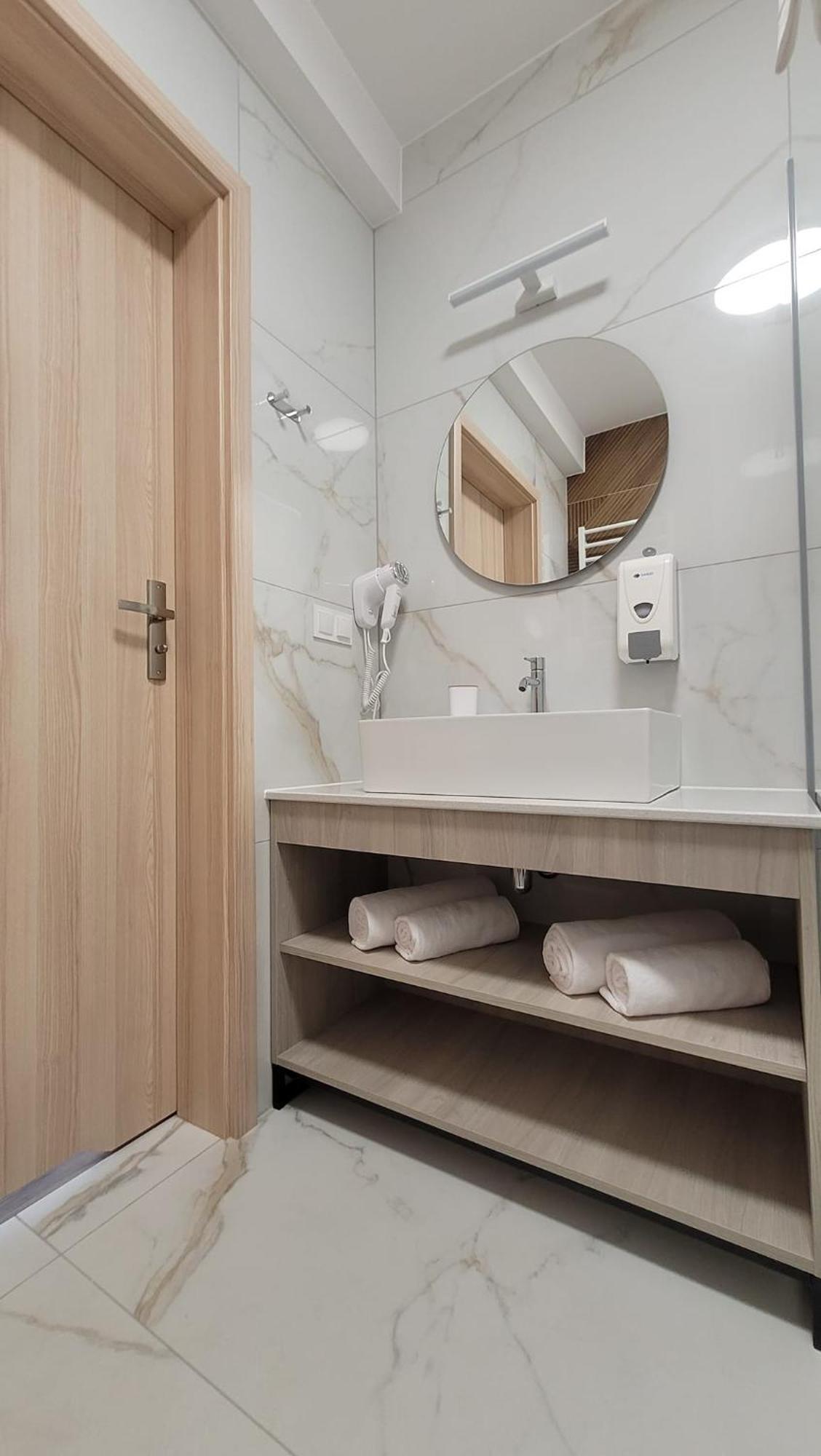 Hotel I Apartamenty Gorzelanny Dzwirzyno Ngoại thất bức ảnh
