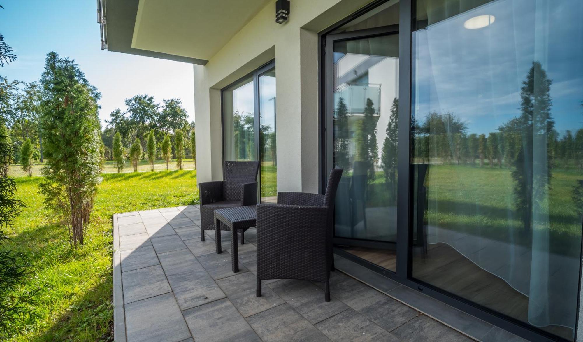 Hotel I Apartamenty Gorzelanny Dzwirzyno Ngoại thất bức ảnh