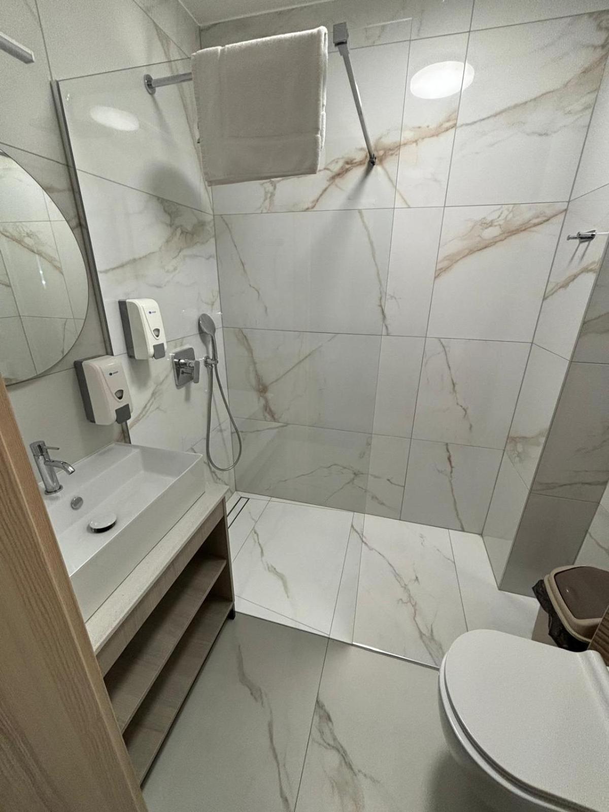 Hotel I Apartamenty Gorzelanny Dzwirzyno Ngoại thất bức ảnh