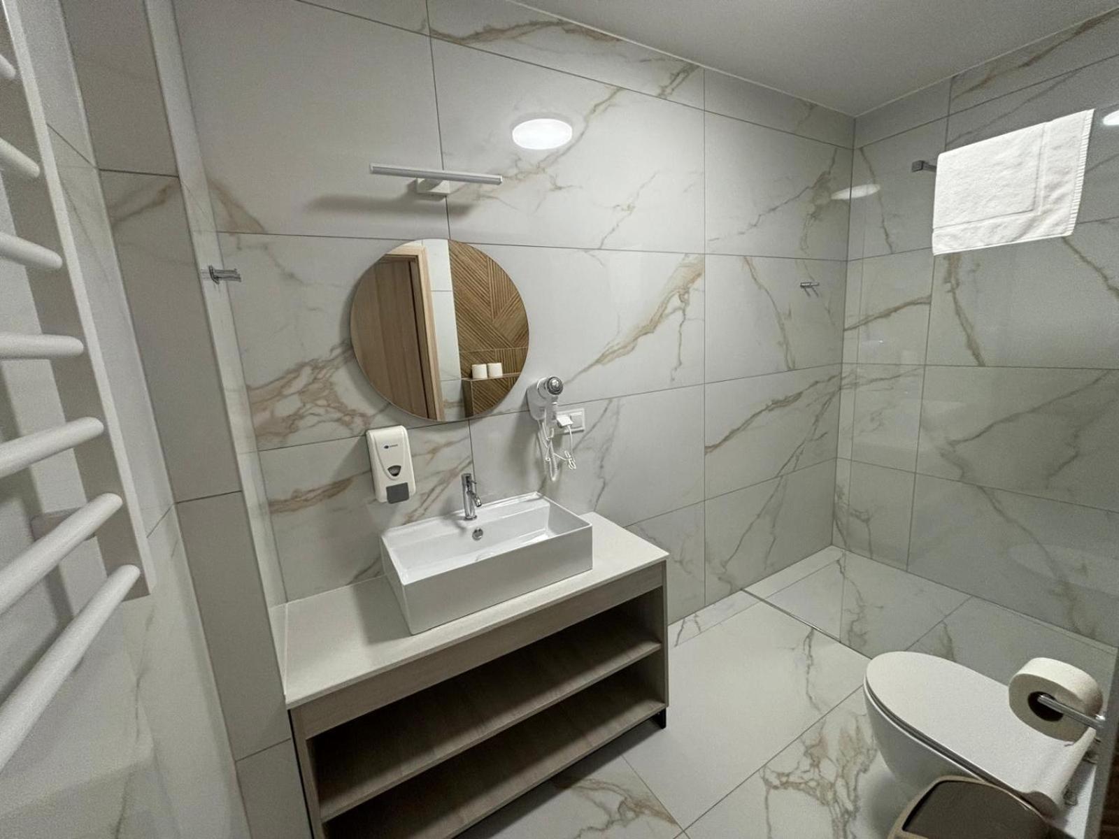 Hotel I Apartamenty Gorzelanny Dzwirzyno Ngoại thất bức ảnh