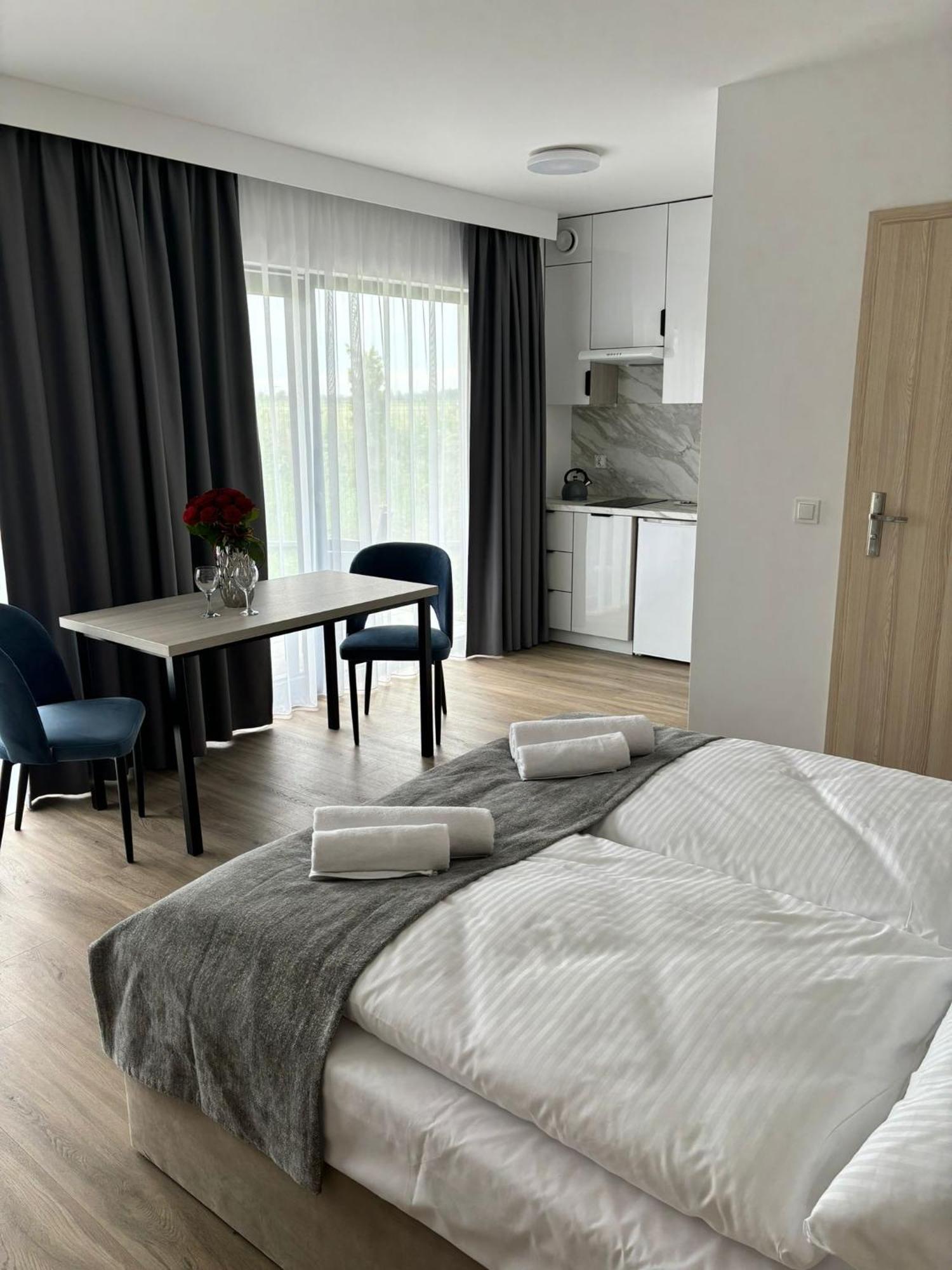 Hotel I Apartamenty Gorzelanny Dzwirzyno Ngoại thất bức ảnh